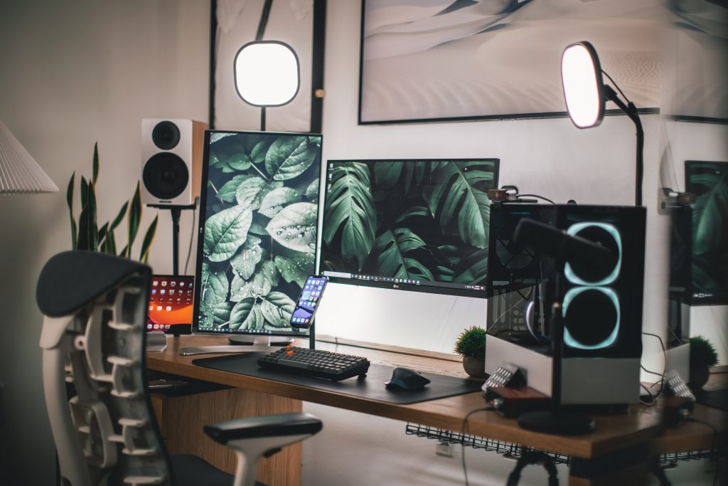 Moderne game stoel met ergonomisch kuipontwerp en verstelbare onderdelen voor optimaal comfort