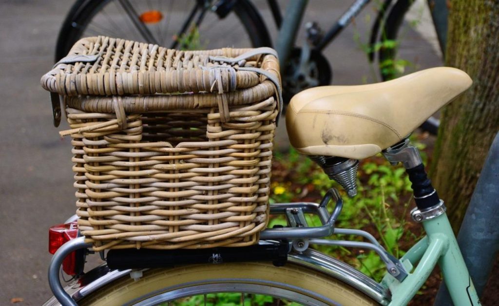 Collectie van beste fietsmanden 2024 inclusief Basil Venice, New Looxs Joli en Steco Transport modellen voor fietsen