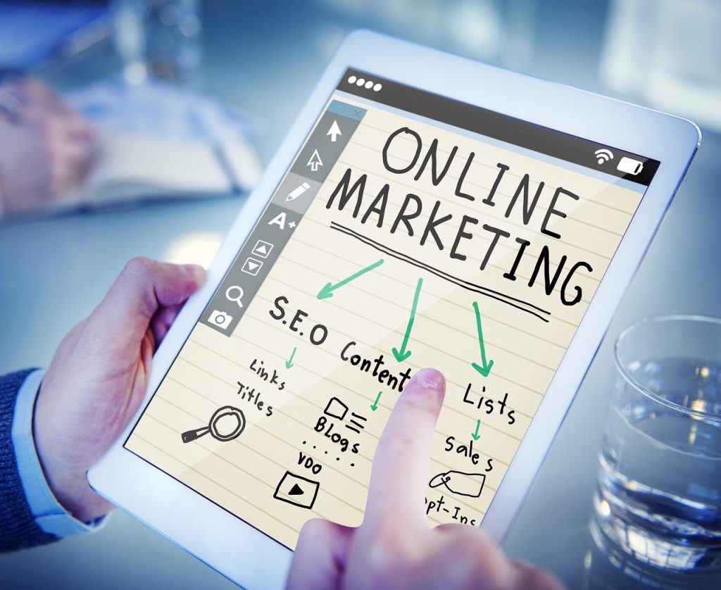 Detachering van een online marketeer biedt flexibiliteit en expertise voor bedrijven met tijdelijke marketing uitdagingen