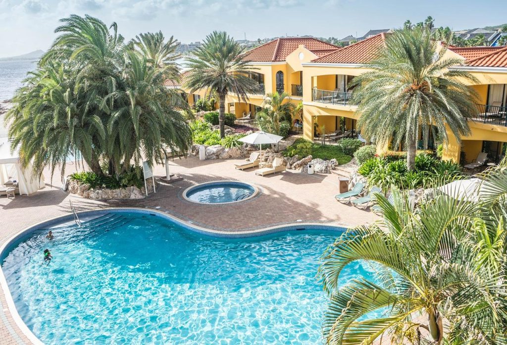 Vakantiepark in Hoofddorp met zwembad, speeltuin en comfortabele bungalows voor gezinsvakantie