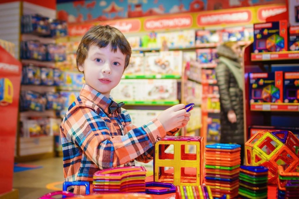 Speelgoedwinkel in IJmuiden met kleurrijke educatieve speelgoedcollectie en gezellige winkelomgeving waar kinderen en ouders