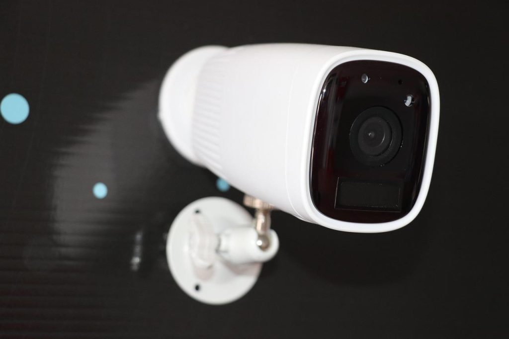 Professionele security in Almere voert calamiteitenprotocol uit met duidelijke communicatie en ontruimingsroutes