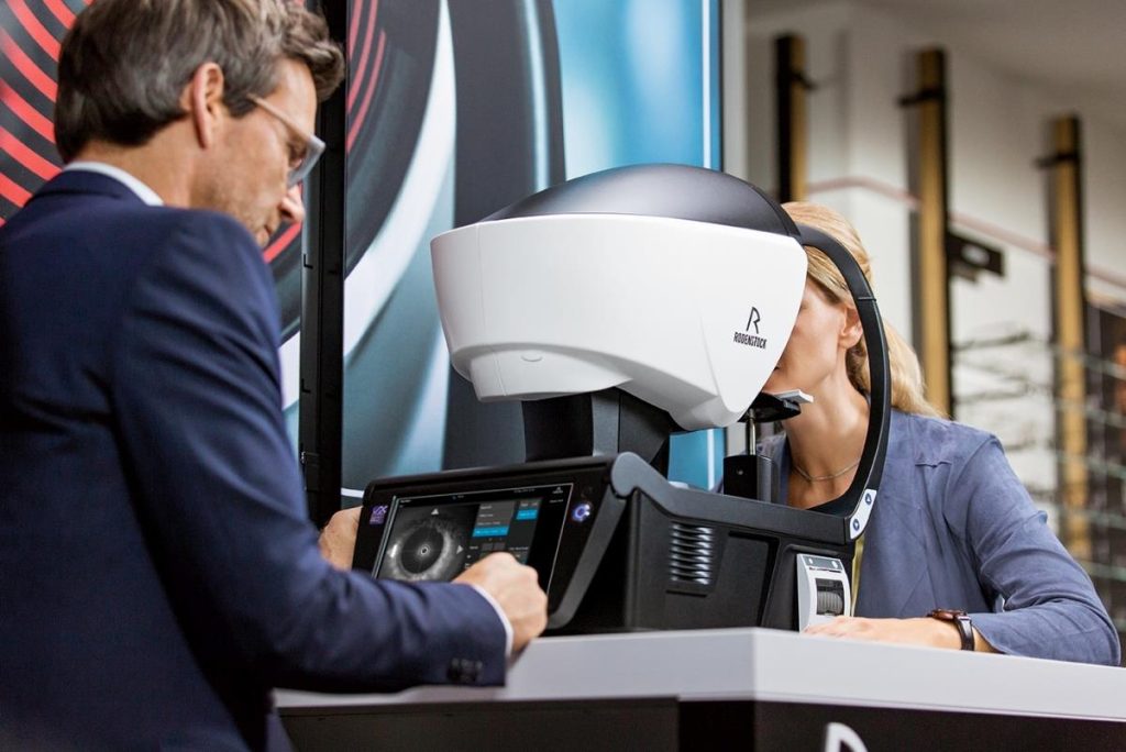 Professionele oogmeting bij een brillenwinkel Groningen met vakkundige opticien